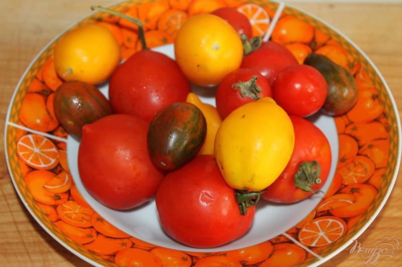 Фото приготовление рецепта: Печеные помидоры с розмарином и тимьяном шаг №1