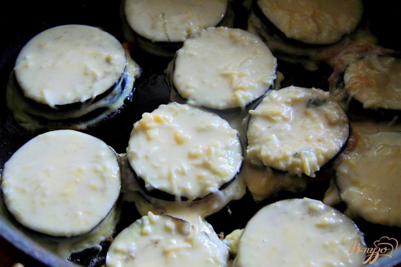 Фото приготовление рецепта: Баклажаны с фаршем в кляре шаг №8