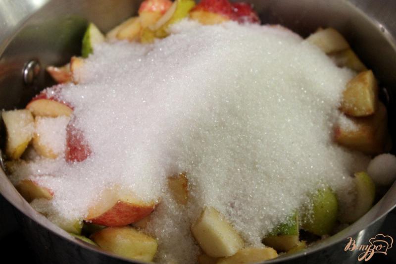 Фото приготовление рецепта: Варенье из яблок и груш с кусочками лимона шаг №3