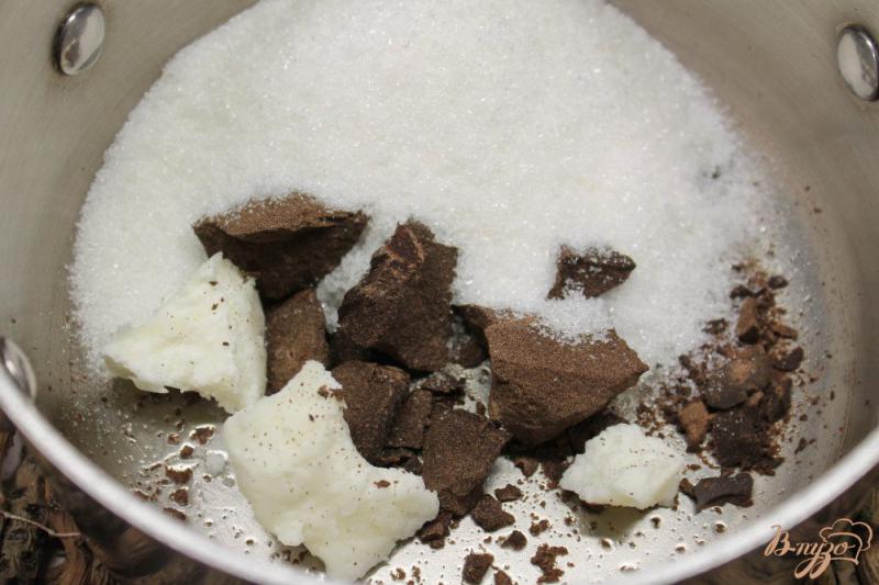 Фото приготовление рецепта: Шоколадное мороженное с грецким орехом шаг №1