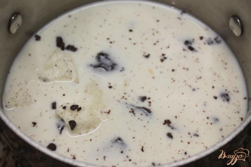 Фото приготовление рецепта: Шоколадное мороженное с грецким орехом шаг №2