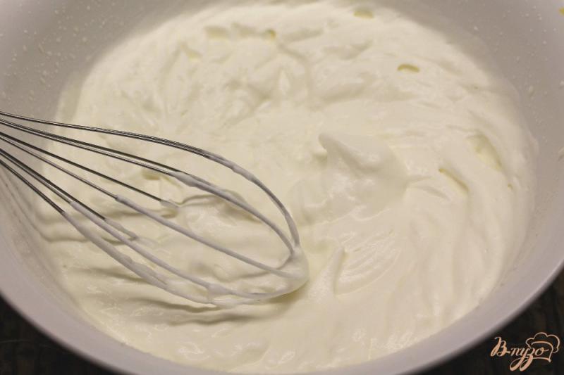 Фото приготовление рецепта: Шоколадное мороженное с грецким орехом шаг №5