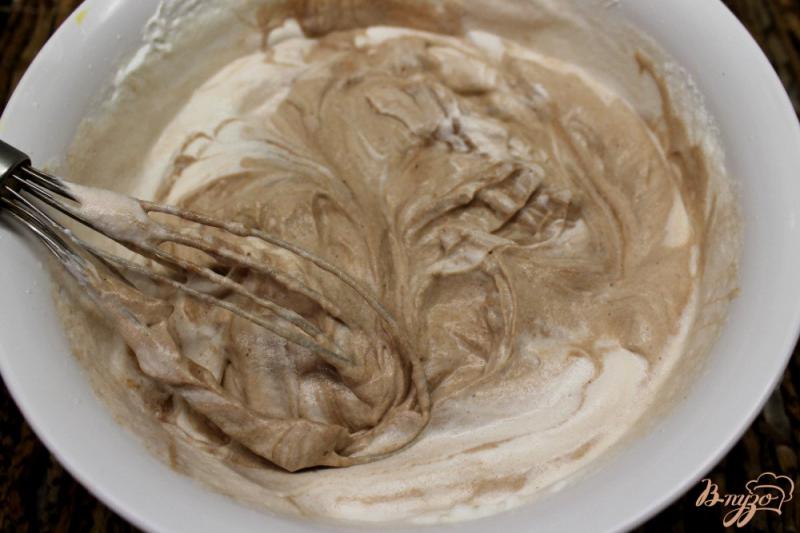 Фото приготовление рецепта: Шоколадное мороженное с грецким орехом шаг №6