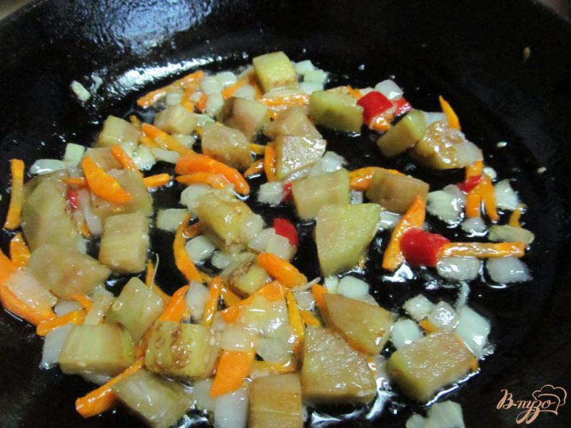 Фото приготовление рецепта: Гречневая каша с куриной печенью и овощами шаг №2