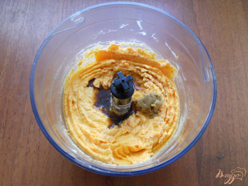 Фото приготовление рецепта: Паштет из слабосоленой семги, яиц и моркови шаг №4