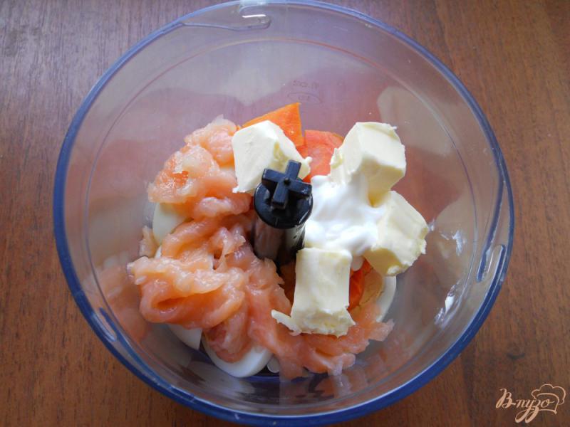 Фото приготовление рецепта: Паштет из слабосоленой семги, яиц и моркови шаг №2
