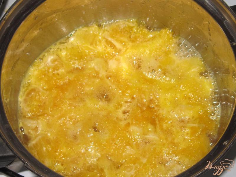 Фото приготовление рецепта: Желе молочно-апельсиновое шаг №3