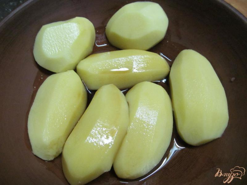 Фото приготовление рецепта: Фрикадельки запеченные с картофелем шаг №2