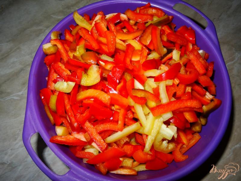 Фото приготовление рецепта: Лечо с морковью на зиму шаг №4