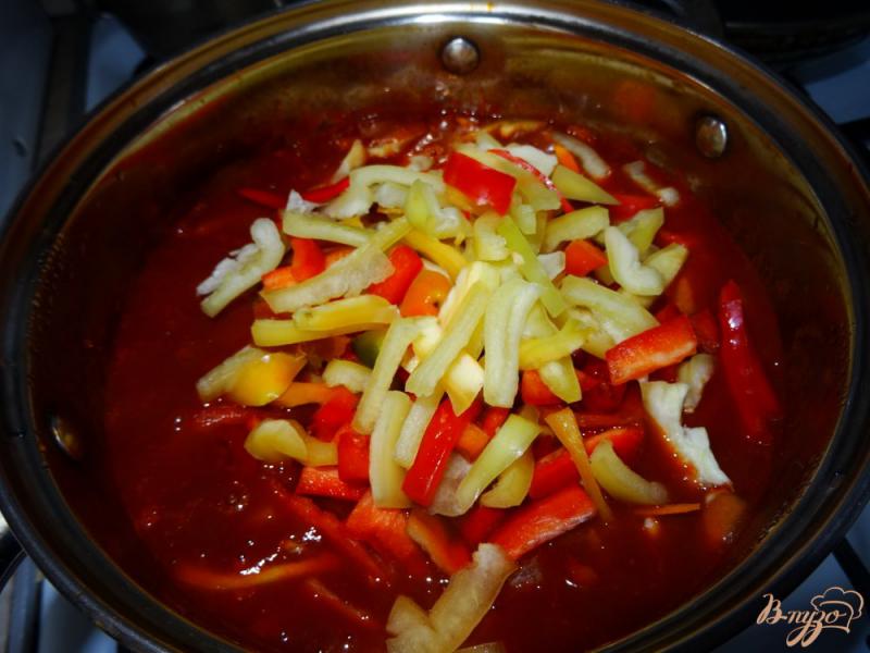 Фото приготовление рецепта: Лечо с морковью на зиму шаг №6