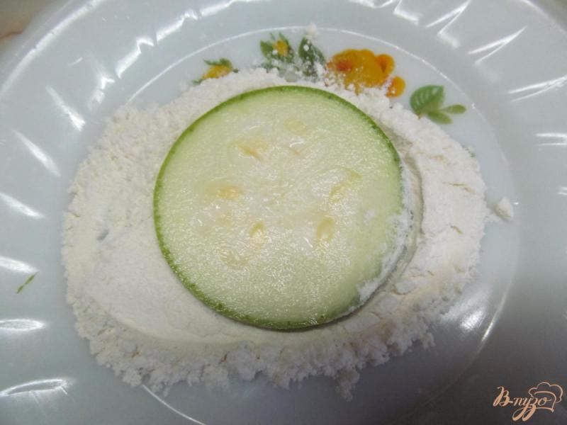 Фото приготовление рецепта: Жареные кабачки с рисом шаг №3