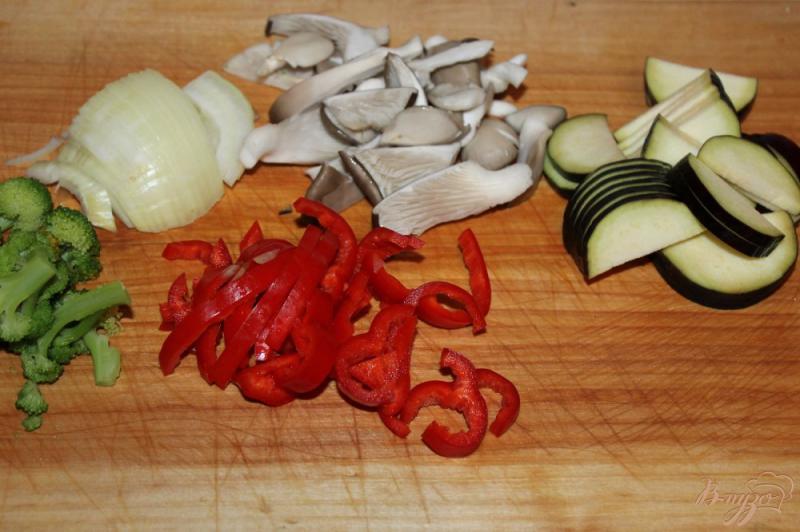 Фото приготовление рецепта: Овощной «ратаруй» с сыром шаг №2