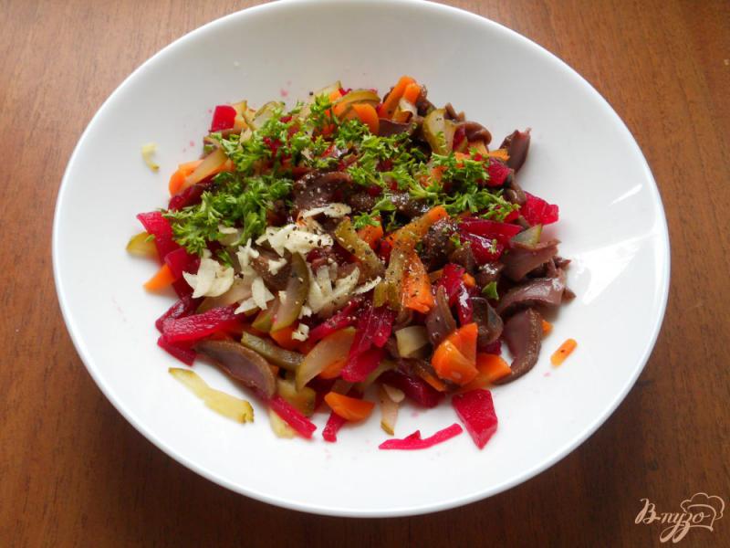 Фото приготовление рецепта: Постный салат с маринованными грибами шаг №3