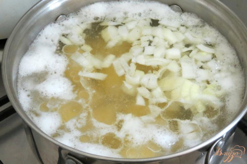 Фото приготовление рецепта: Щавелевый суп с картофельным пюре м рисом шаг №3