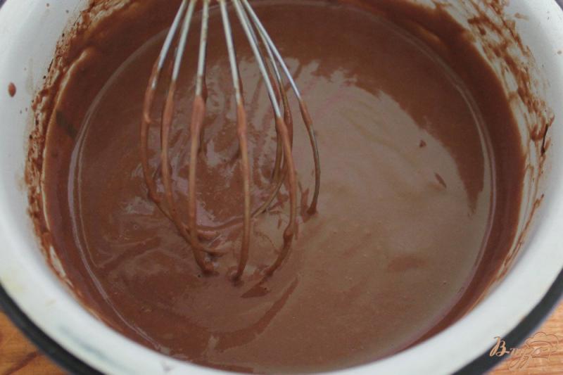 Фото приготовление рецепта: Шоколадное мороженное с добавлением какао-порошка шаг №3