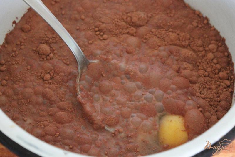 Фото приготовление рецепта: Шоколадное мороженное с добавлением какао-порошка шаг №2