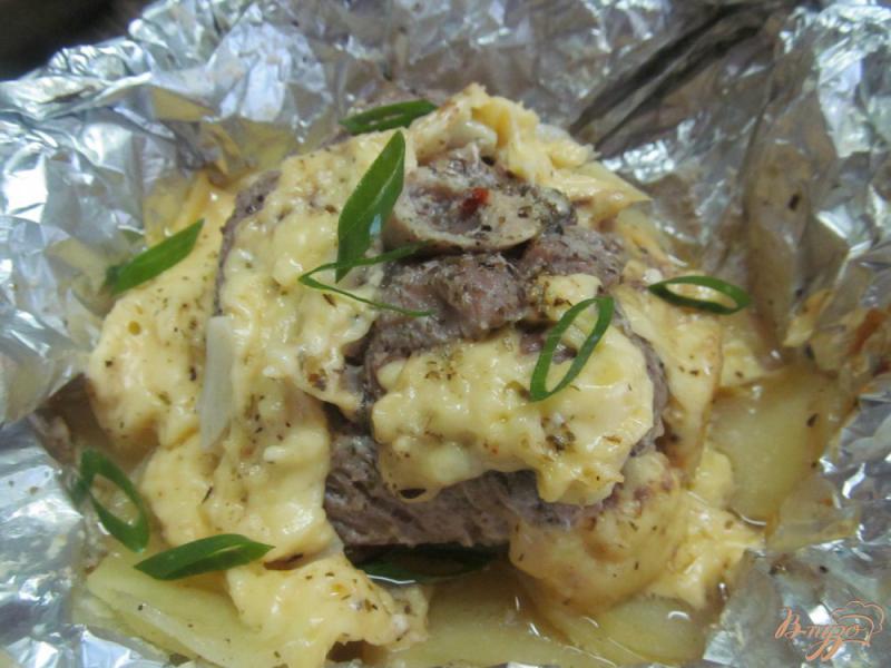 Фото приготовление рецепта: Индейка с сыром запеченные в фольге шаг №5