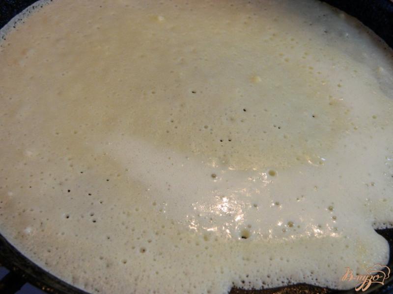 Фото приготовление рецепта: Блины со сливовым соусом шаг №4