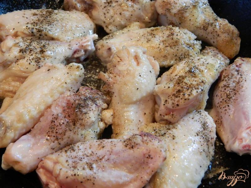 Фото приготовление рецепта: Рис с куриными крылышками шаг №2