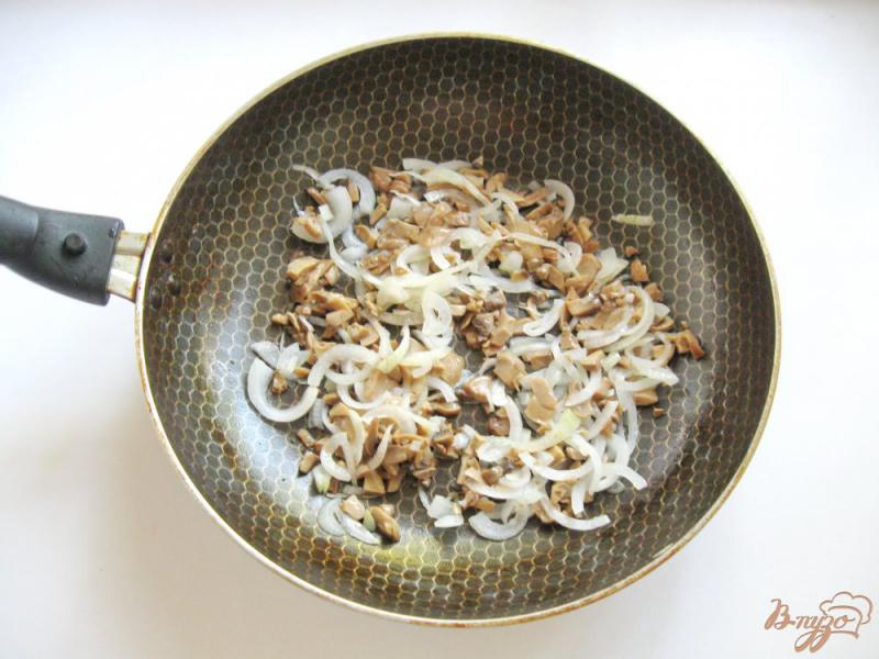 Фото приготовление рецепта: Яичный рулет с грибами шаг №4