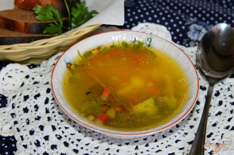 Фото приготовление рецепта: Картофельный суп с брокколи на бульоне шаг №6