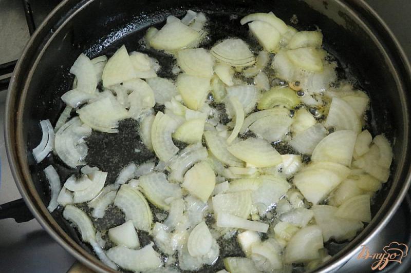 Фото приготовление рецепта: Соус с белыми грибами шаг №2