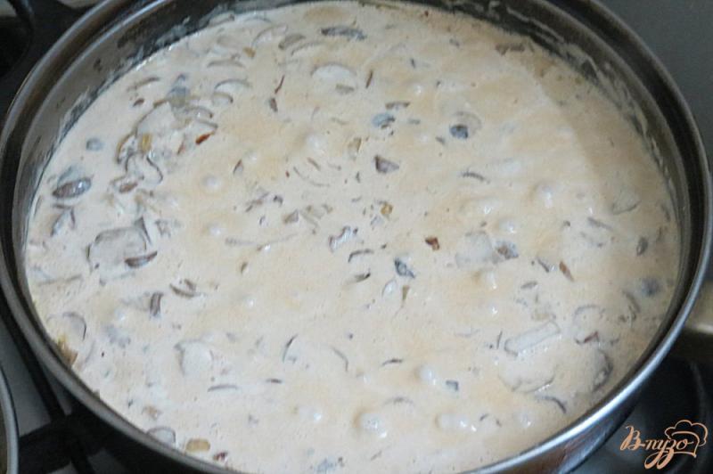Фото приготовление рецепта: Соус с белыми грибами шаг №4