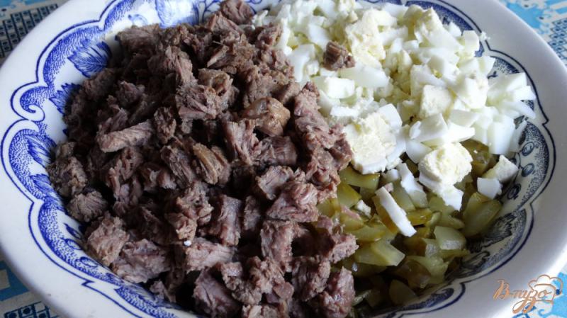 Фото приготовление рецепта: Салат с телятиной и шампиньонами шаг №4