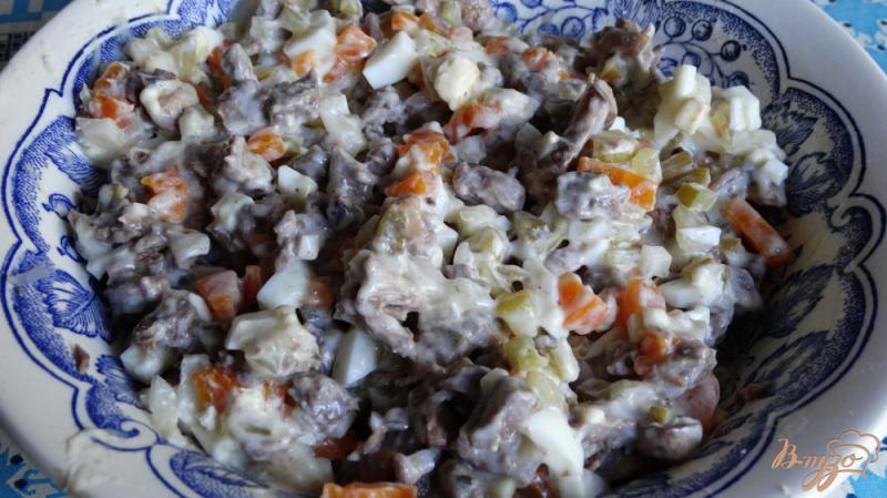 Фото приготовление рецепта: Салат с телятиной и шампиньонами шаг №5
