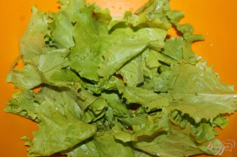 Фото приготовление рецепта: Овощной салат с маринованными вешенками шаг №3