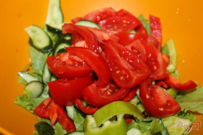 Фото приготовление рецепта: Овощной салат с маринованными вешенками шаг №4