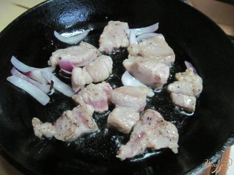 Фото приготовление рецепта: Рагу из свинины с овощами и чечевицей шаг №2