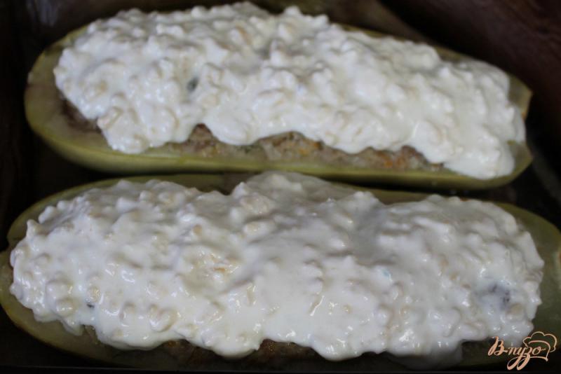Фото приготовление рецепта: Фаршированный кабачок с сырной корочкой шаг №5