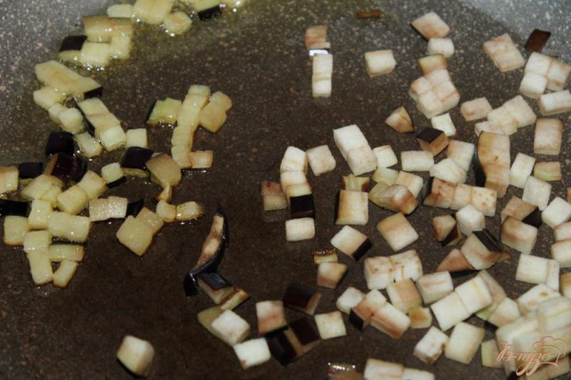 Фото приготовление рецепта: Салат с картофелем, баклажаном, ветчиной и сыром шаг №3