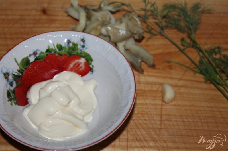 Фото приготовление рецепта: Грибной соус с укропом и чесноком шаг №1