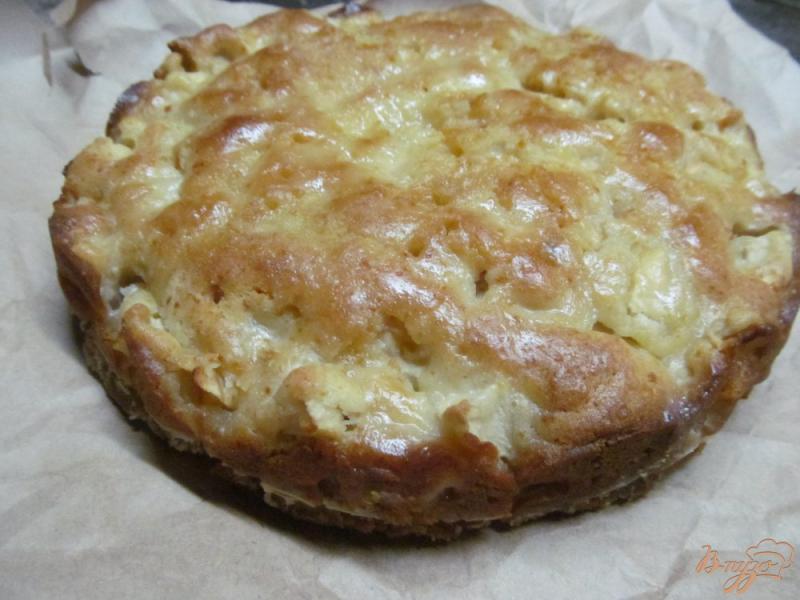 Фото приготовление рецепта: Яблочный пирог с заливкой шаг №8