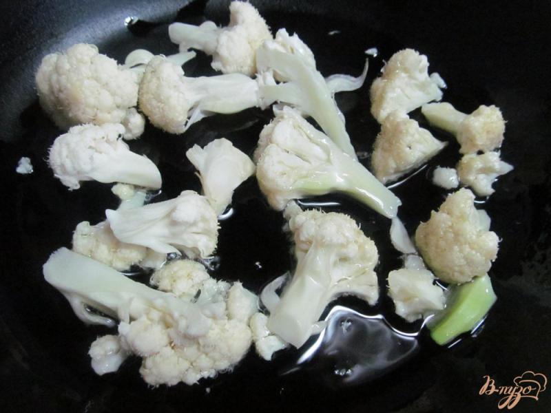 Фото приготовление рецепта: Теплый салат из цветной капусты с шампиньоном шаг №1