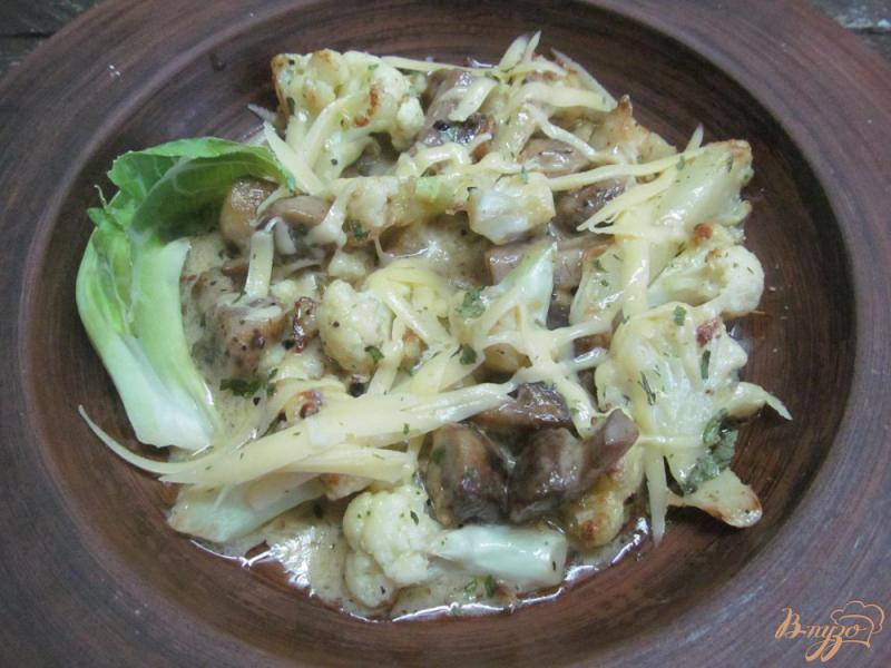 Фото приготовление рецепта: Теплый салат из цветной капусты с шампиньоном шаг №4