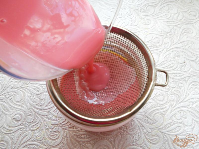 Фото приготовление рецепта: Цветная зеркальная глазурь (с медом) шаг №7