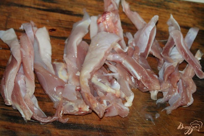 Фото приготовление рецепта: Куриные палочки в кукурузной панировке во фритюре шаг №2
