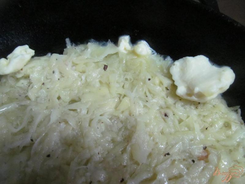 Фото приготовление рецепта: Яйца на  хашбрауне со сладким беконом шаг №3