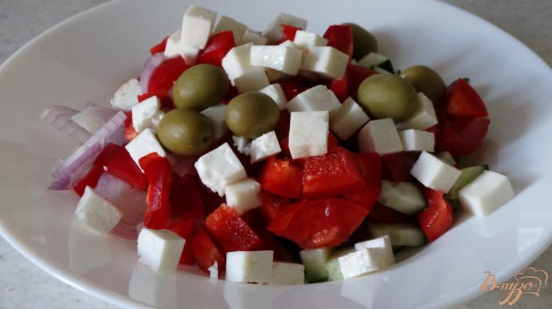 Фото приготовление рецепта: Греческий салат с брынзой шаг №5