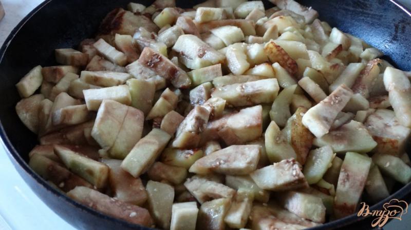Фото приготовление рецепта: Салат из баклажанов с чесноком шаг №2
