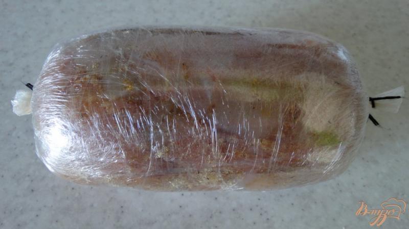Фото приготовление рецепта: Домашняя ветчинная колбаса из курицы шаг №4
