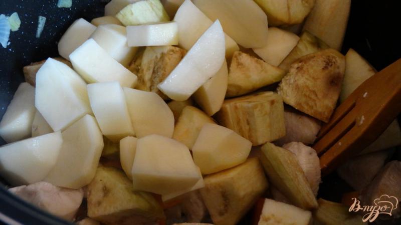 Фото приготовление рецепта: Овощное рагу с курицей и карри шаг №3