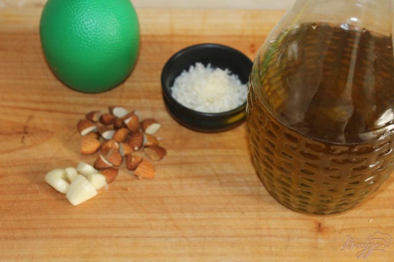 Фото приготовление рецепта: Шпинатный соус с орешками шаг №2