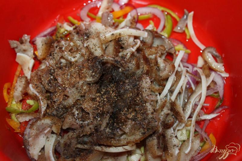 Фото приготовление рецепта: Свиное ухо по - корейски с чили шаг №5