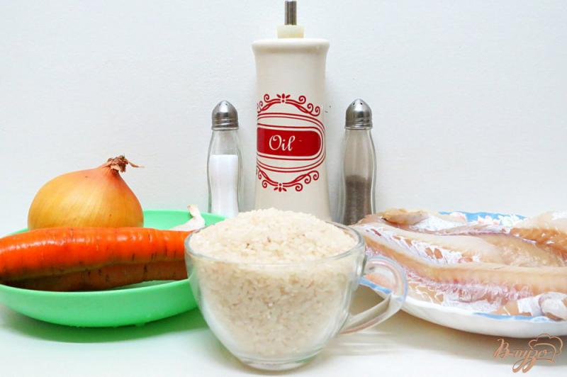 Фото приготовление рецепта: Рис с минтаем в горшочке шаг №1