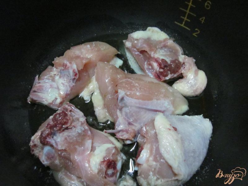 Фото приготовление рецепта: Плов с курицей и грибами в мультиварке шаг №1