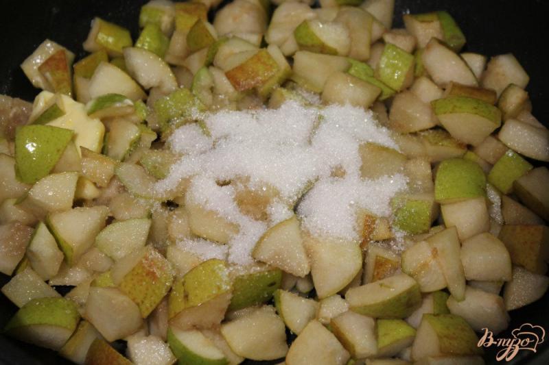 Фото приготовление рецепта: Слойки с грушей, орехами и семенами льна шаг №2